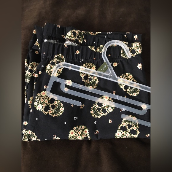 Ladies Flower Skull Leggings - Picture 2 of 8